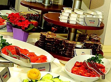 Anzac Hotel 3*