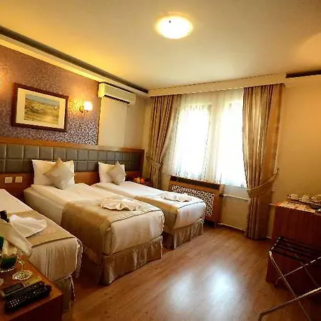 Anzac Hotel 3*