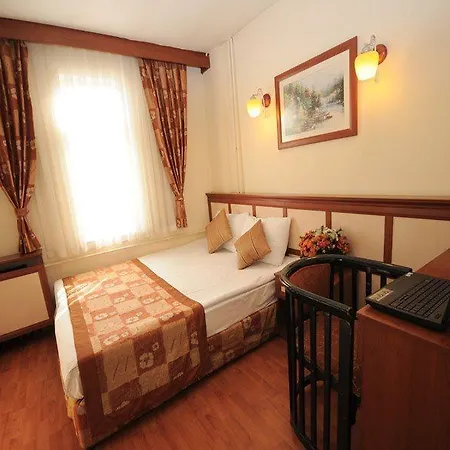 Hotel Anzac 3*