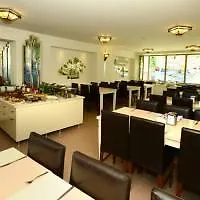 Anzac Hotel 3*