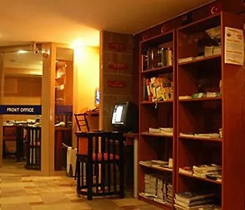 Anzac Hotel 3*
