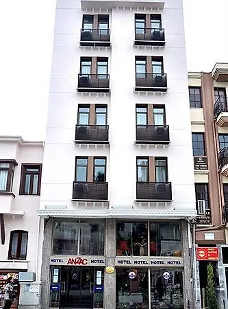Anzac Hotel 3*