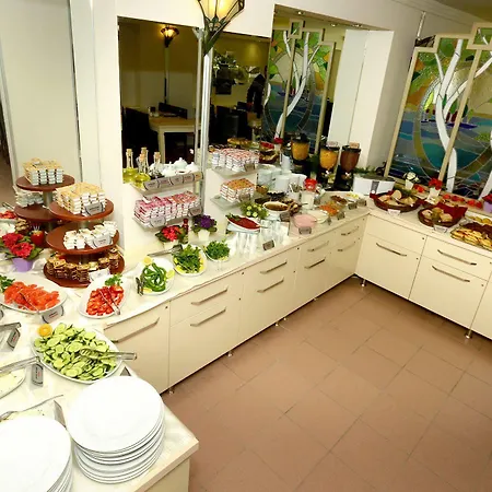 Anzac Hotel 3*