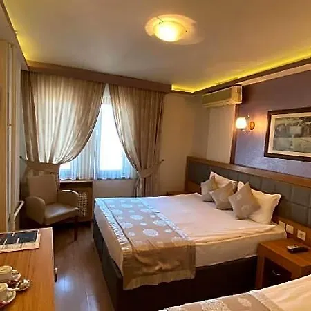Hotel Anzac 3*