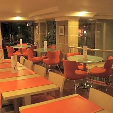 Anzac Hotel 3*
