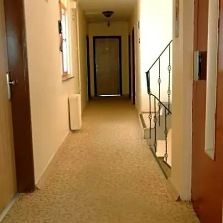 Anzac Hotel 3*