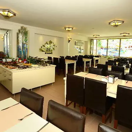 Anzac Hotel 3*